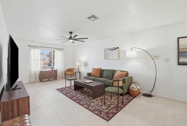 Photo - 313 E Riviera Dr