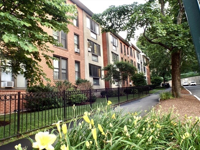 Building Photo - 32 Juniper St Unit 98