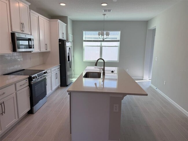 Photo - 611 Pothos St