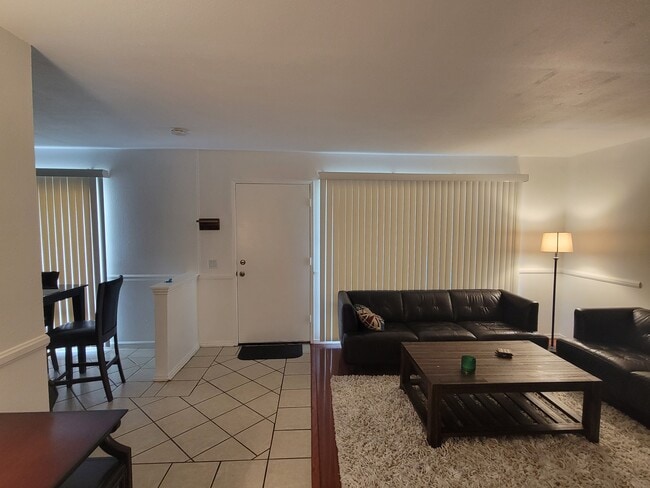 Building Photo - 1811 E Grand Ave Unit 125 Rental