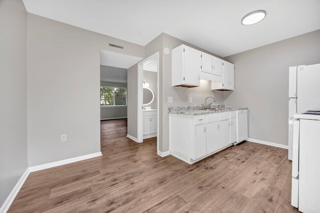 Photo - 815 Raleigh St