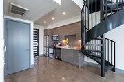 Studio Loft - 640SF