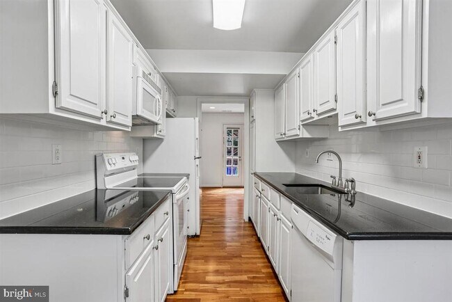 Photo - 4930 Bradley Blvd