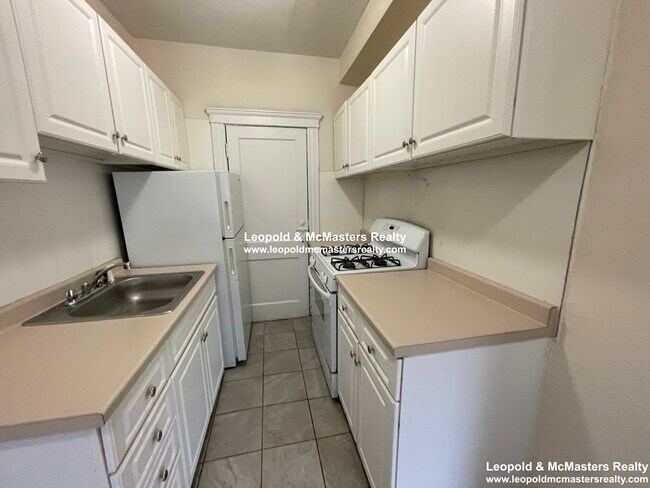 Building Photo - 130 Washington St