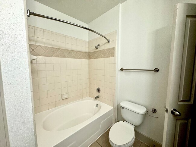 Photo - 2222 Smith St Unit 225