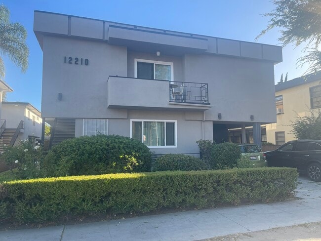 Photo - 12210 Magnolia Blvd Unit 4