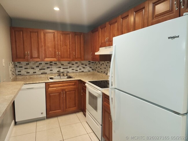 Photo - 4174 Inverrary Dr Unit 811