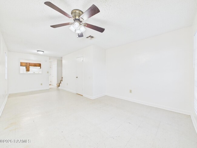 Photo - 103 Country Ln