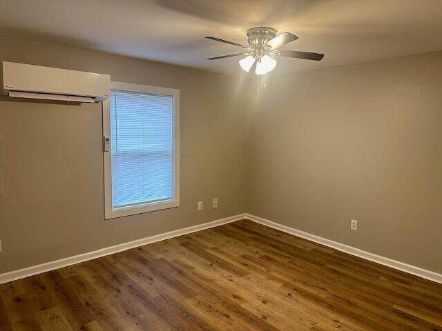 Photo - 257 SE Bell St