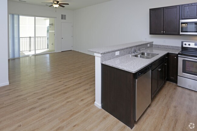 1BR, 1BA - 876 SF
