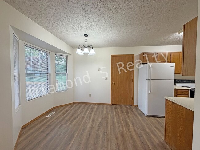 Photo - 3 Bed / 1.5 Bath Home - Great South Spring...