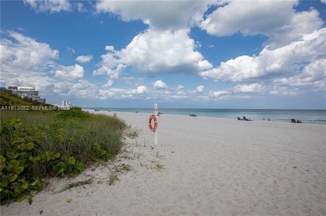 Building Photo - 9172 Collins Ave Unit 9172 NE Collins Ave # 312