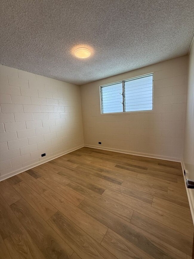 Photo - Refreshed - 2 bedroom, 1 bath unit in grea...