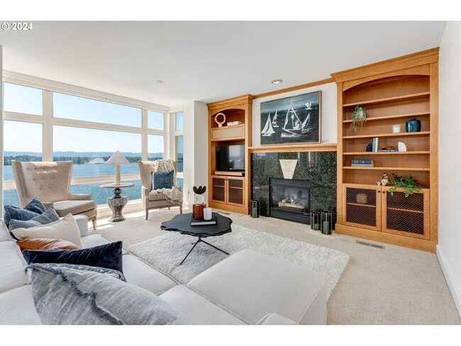 Building Photo - Elegant Riverfront Condo with Panoramic Vi...
