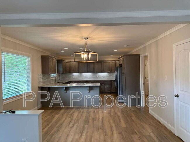 Photo - 2404 Francis St
