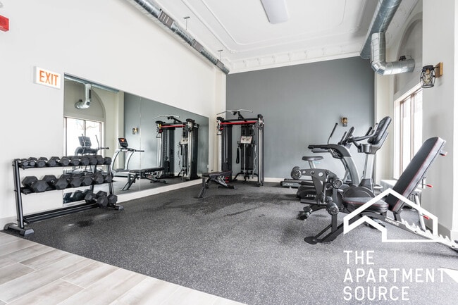 Photo - 540 W Briar Pl Unit 3F