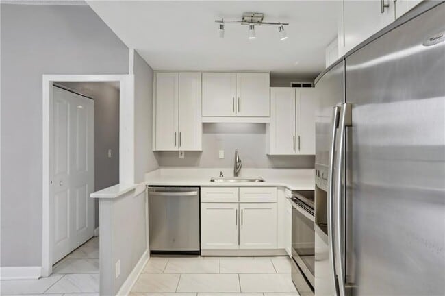 Photo - 3060 Pharr Ct S Northwest Unit 612