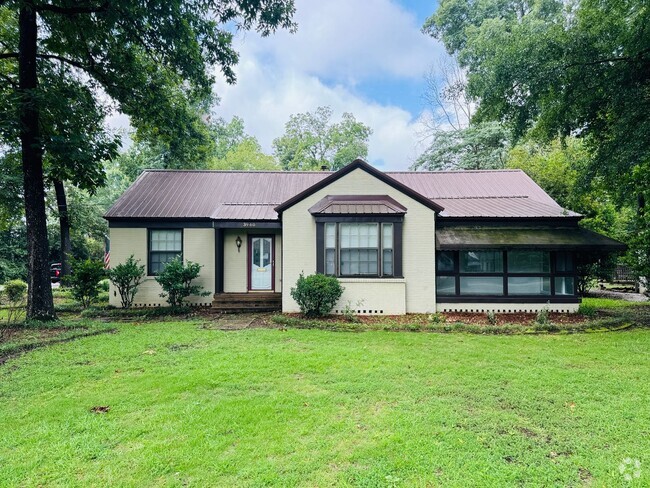 Building Photo - 4-Bedroom just perfect for your family Rental