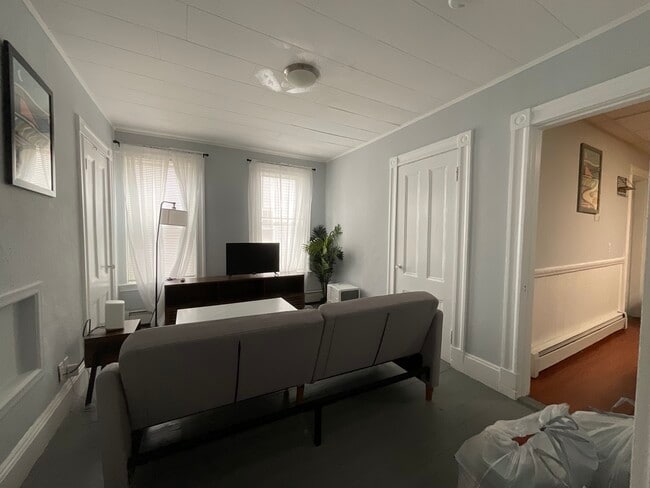 Building Photo - 8 7th St Unit 1