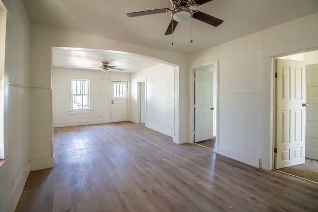 2 bedroom 1 bathroom house in Slaton! - 2 bedroom 1 bathroom house in Slaton!