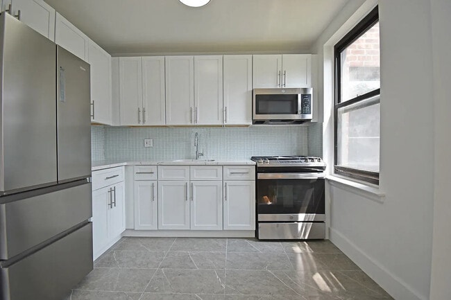 Building Photo - 52-18 39th Ave Unit 2D