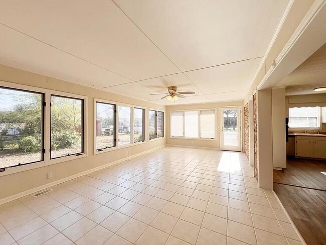 Photo - 102 Woodcliff Ct