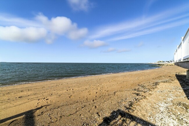Photo - 62 Cosey Beach Ave