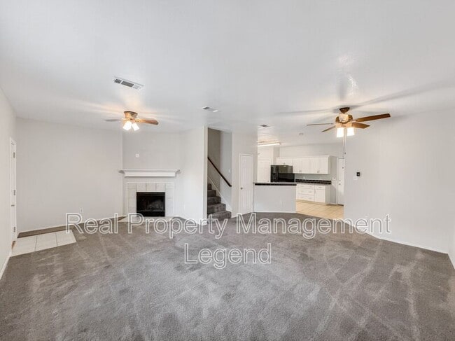 Photo - 3211 Roundtree Ln