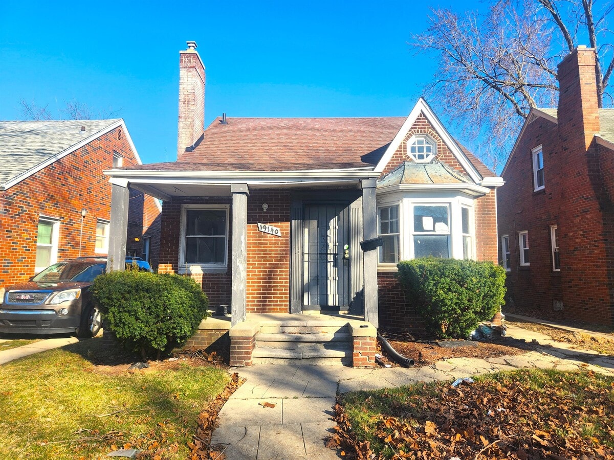 Photo - 19140 Montrose St