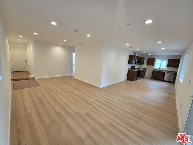 Building Photo - 14756 Lemay St Rental