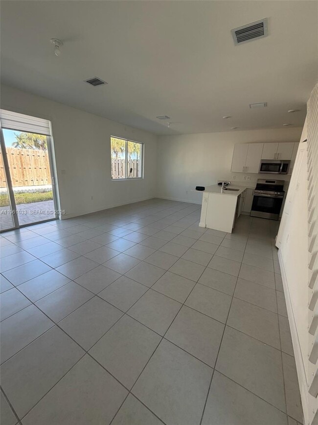 Photo - 679 SE 13th St Cir