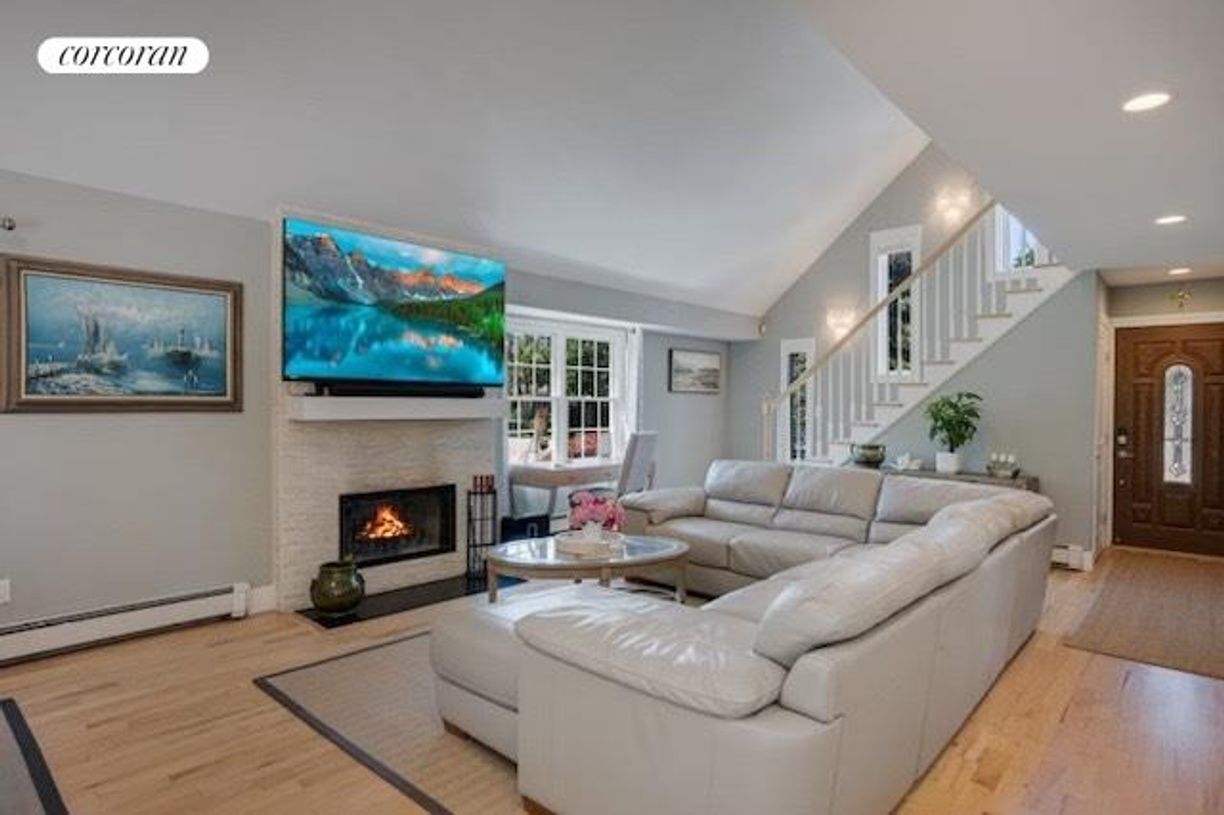 Photo - 10 Juniper Ln