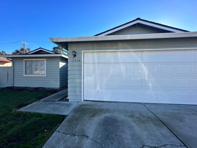 Walking distance to San Joaquin Elementary - Walking distance to San Joaquin Elementary House