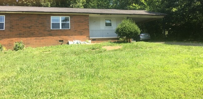 Photo - West Knoxville 37909 - 2 bedroom Duplex(half) in desirable West Knoxville - Inquire by Text or em...