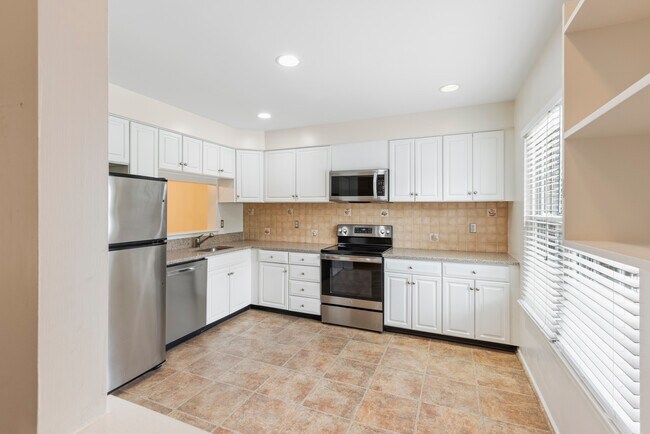 Photo - 2056 Griffis Ave