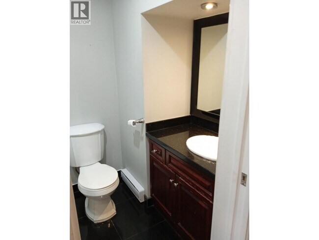 Photo - 4585 Commercial St