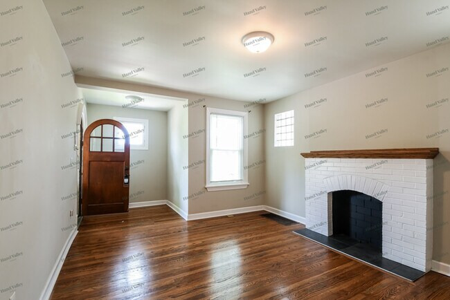 Photo - 7420 Lansdowne Ave