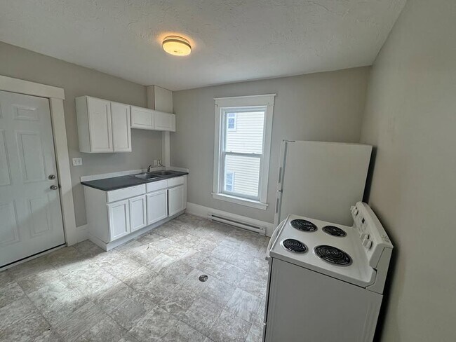 Photo - 385 Lutz St Unit 3