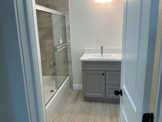 Photo - 3BD/2BA APARTMENT - UPSTAIRS UNIT