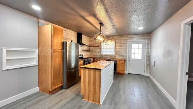 Photo - 1617 N Christine Dr