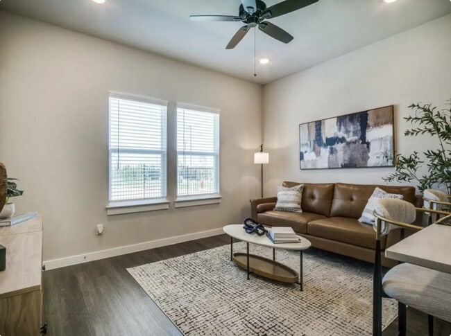 Photo - 1127 Eloise Dr