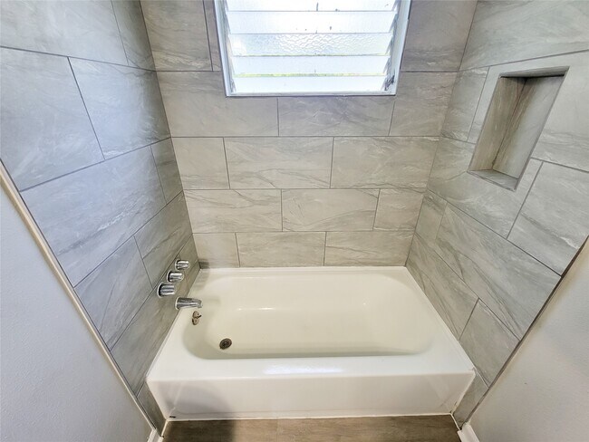 Photo - 4909 Holloway Dr
