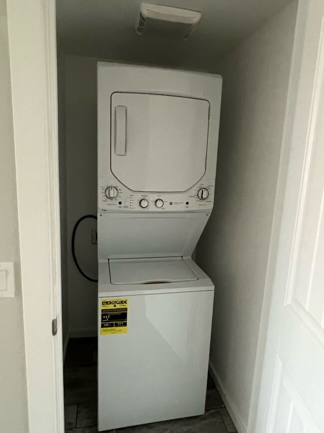 Photo - 2 BEDROOM IN SURPRISE W SMALL YARD