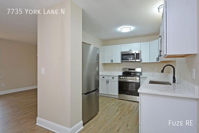 Photo - 7735 York Ln N