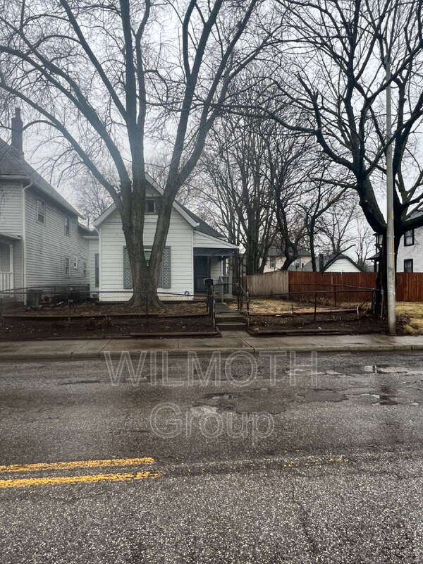 Building Photo - 2509 E 10th St