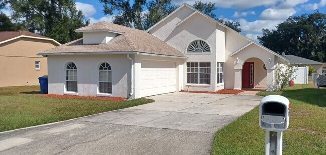 Building Photo - ?North Lakeland Gem – Private Single-Famil...