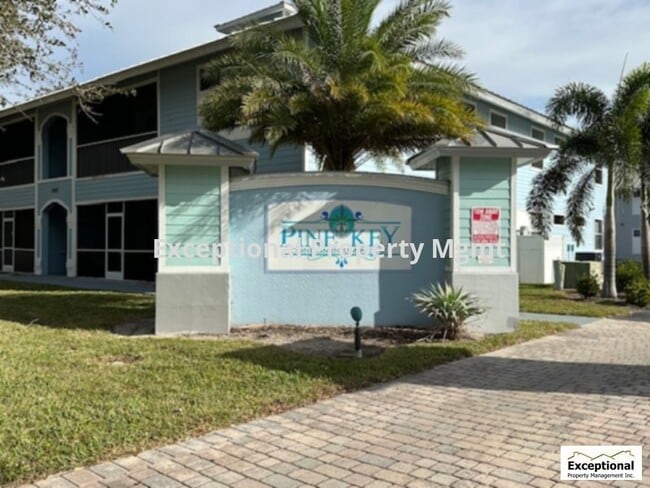 Building Photo - 2 Bedroom 2 bath Convenient Location! Available Now! WATER INCLUDED!!