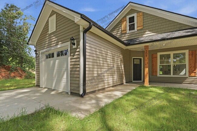 209 Poplar Ln
