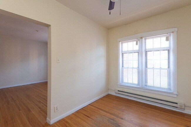 Photo - 625.5 W Barry Ave Unit N4