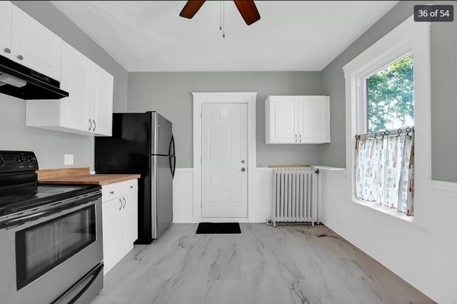 Photo - Renovated - 3 Bedroom Duplex Unit 14224 Franklin